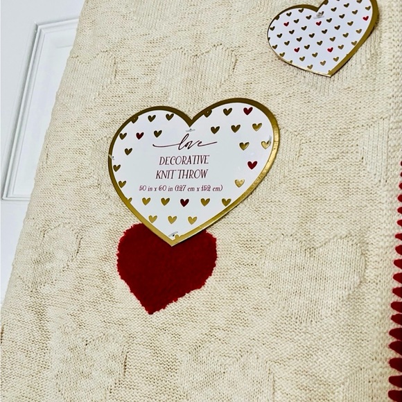 Adorable Knit Heart Throw for Valentine’s Day - Picture 2 of 3